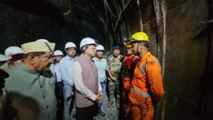 संकट की घड़ी में मौके पर पहुंचे सीएम धामी, टनल में चल रहे रेस्क्यू ऑपरेशन का लिया जायजा